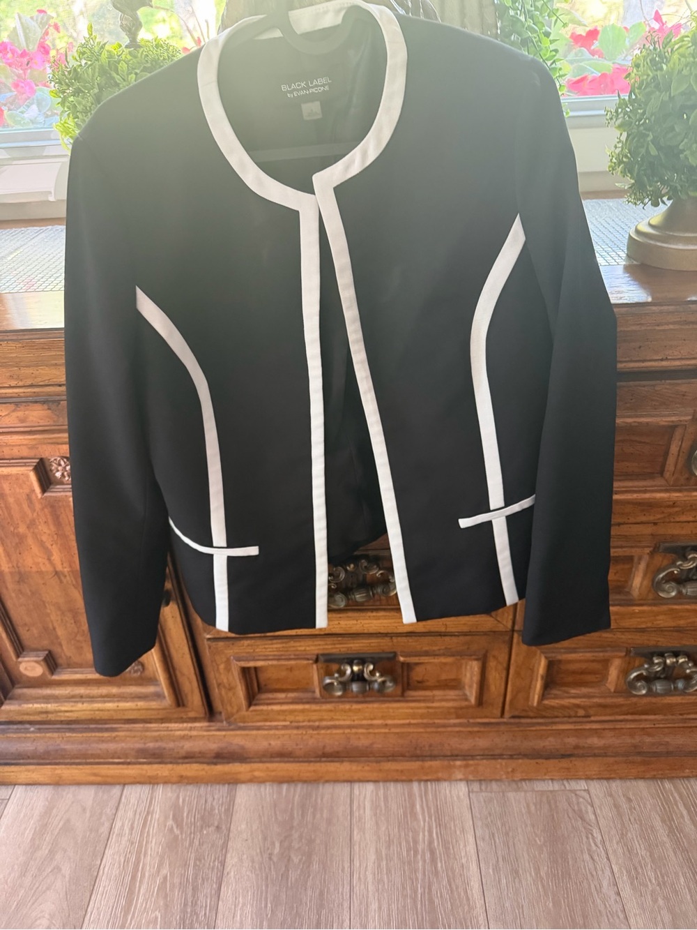 Evan Picone Black Blazer with White Contrast Trim